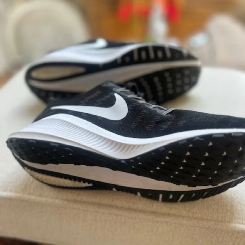 NIKE ZOOM VOMERO14 like new - Picture 4 of 4